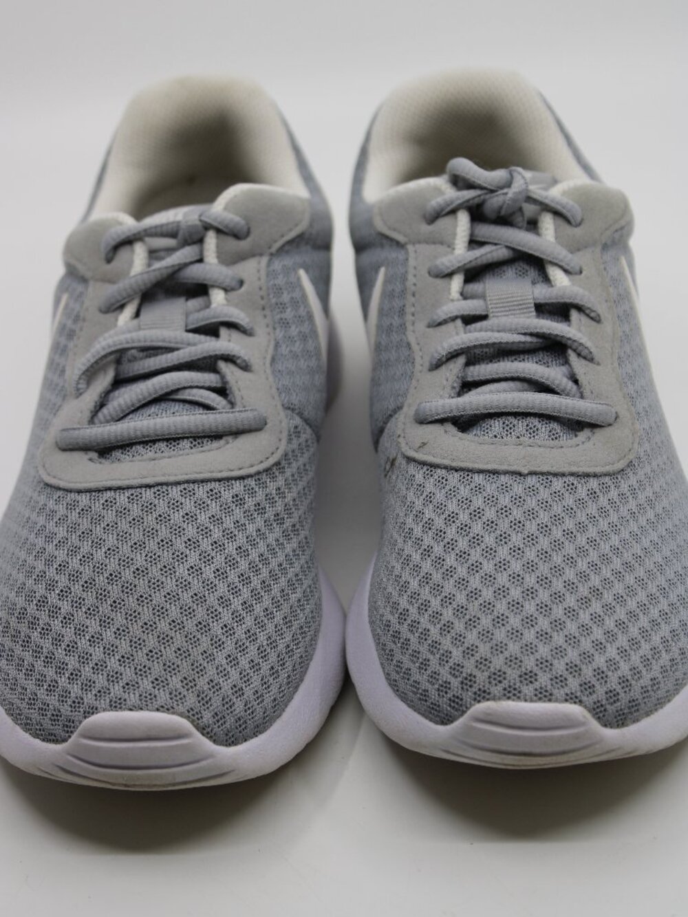 Nike Women Shoes S 7.5M Gray White Lace Up Cushion Athletic Mesh Sports Athletic